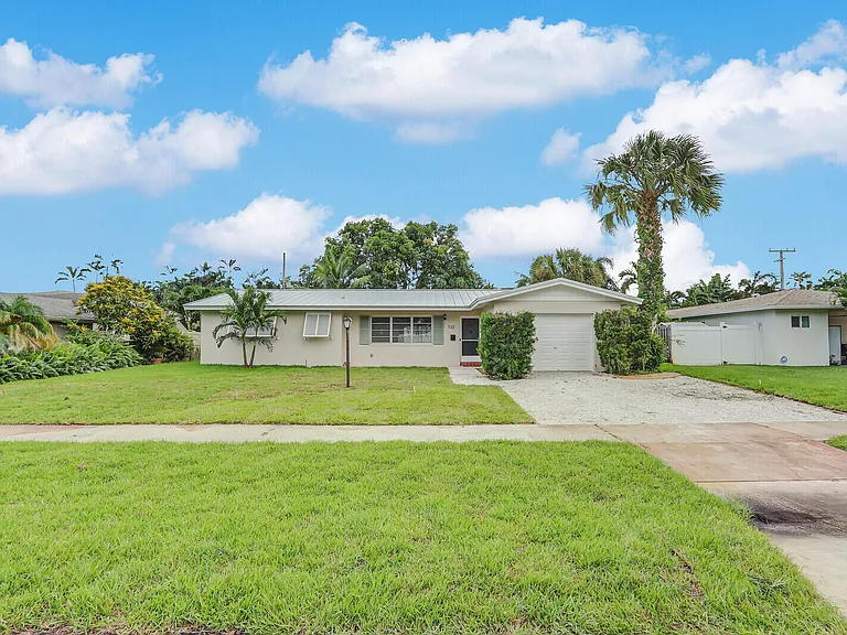732 Pelican Way — Photo 2