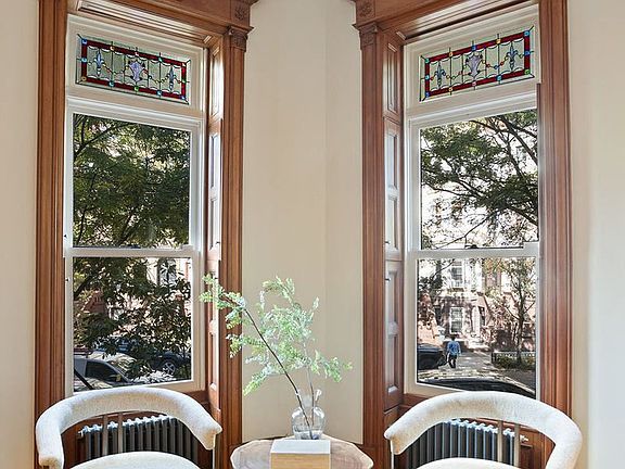 4th image of 286 Park Pl