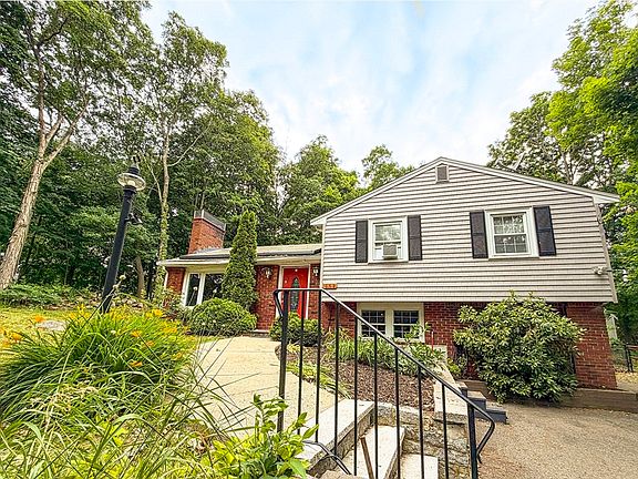 2nd image of 484 Essex St