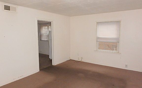 4th image of 1487 Forest Ave