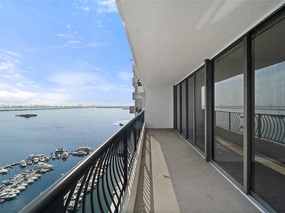 1st image of 555 NE 15th St APT 29G