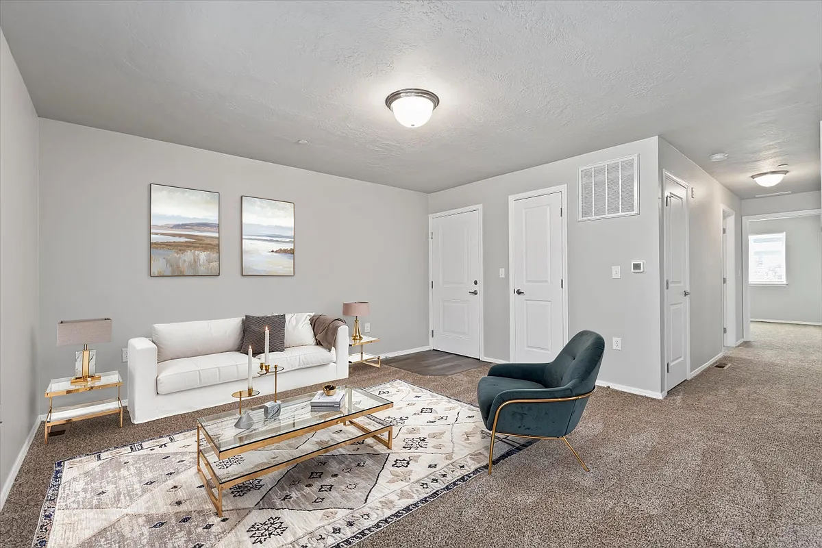 Creekside Apartments — Photo 1