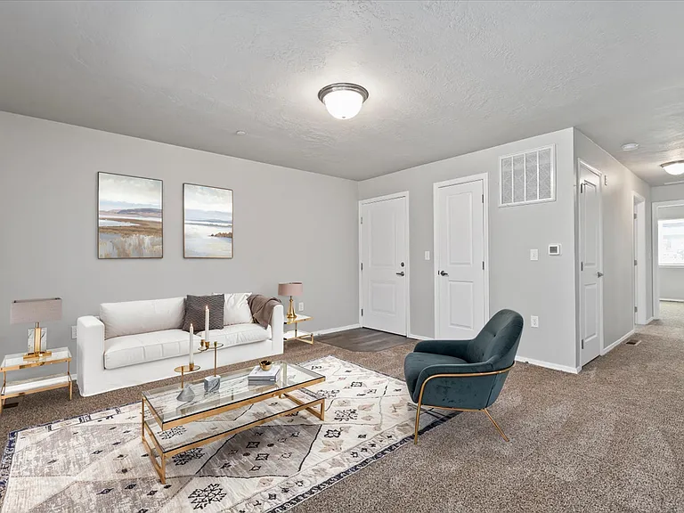 Creekside Apartments — Photo 1