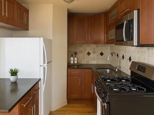 372 Communipaw Avenue image 18 of 20