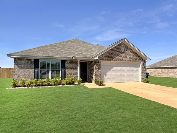 1851 Landing Pl, Deatsville, AL 36022