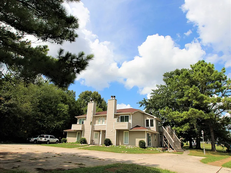 2704 Lantern Walk SE #G — Photo 1