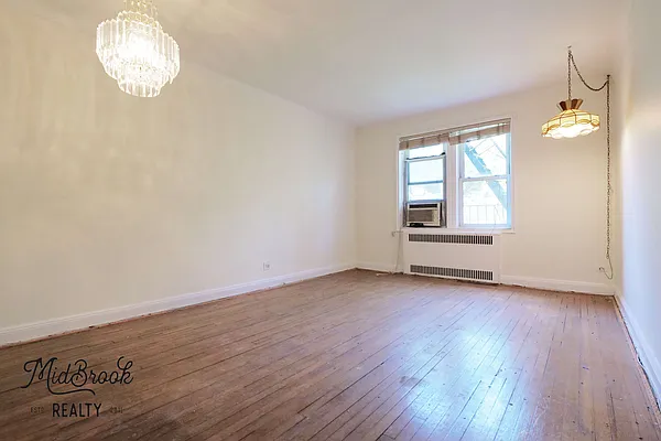 Sold by Midbrook Realty, LLC | media 20