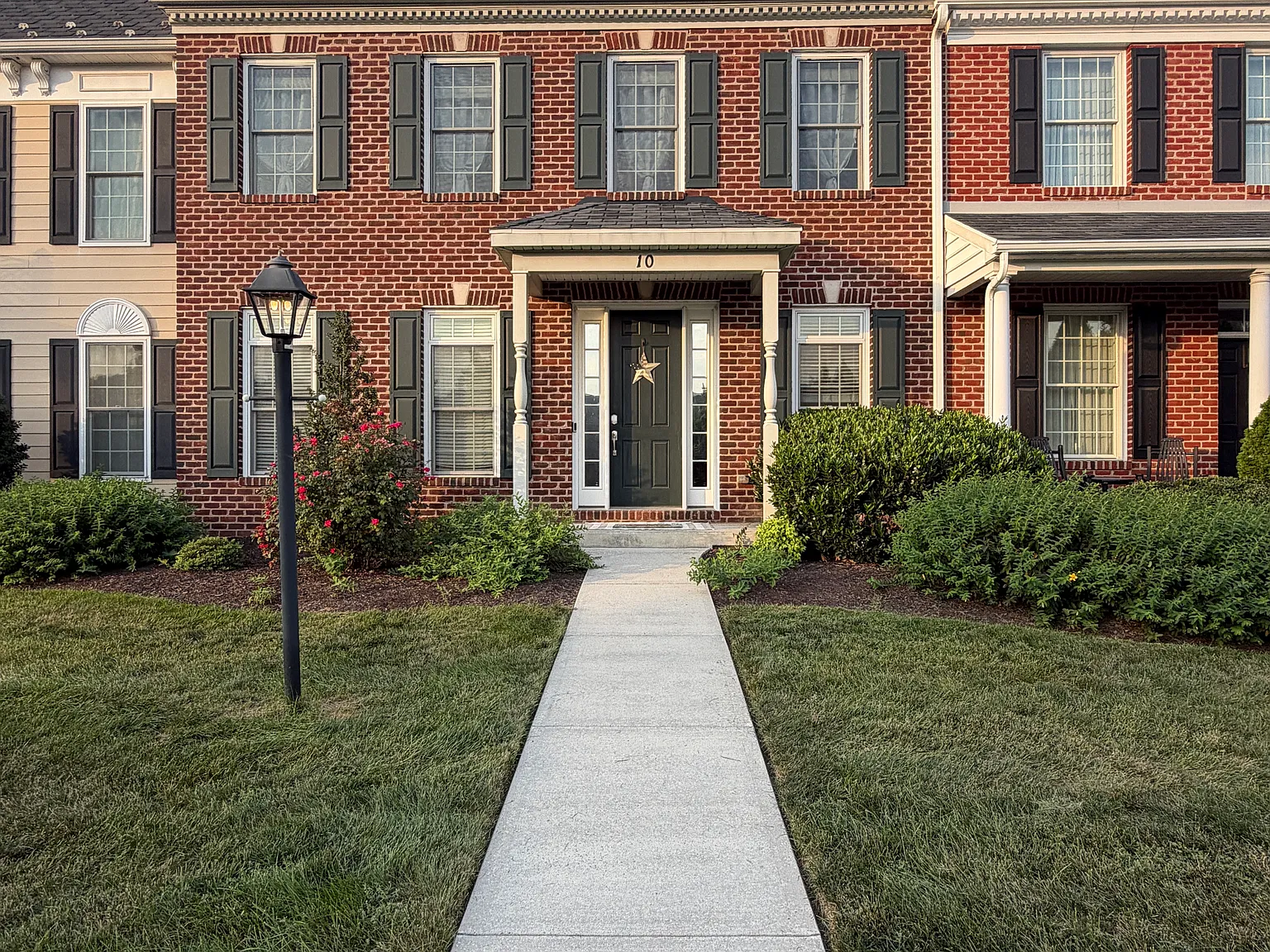 3 bed, 2.5 bath, 3140 sqft, $2,995 — Photo 1