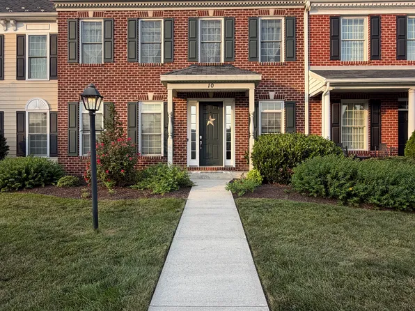 10 Jamestown Sq, Mechanicsburg, PA 17050