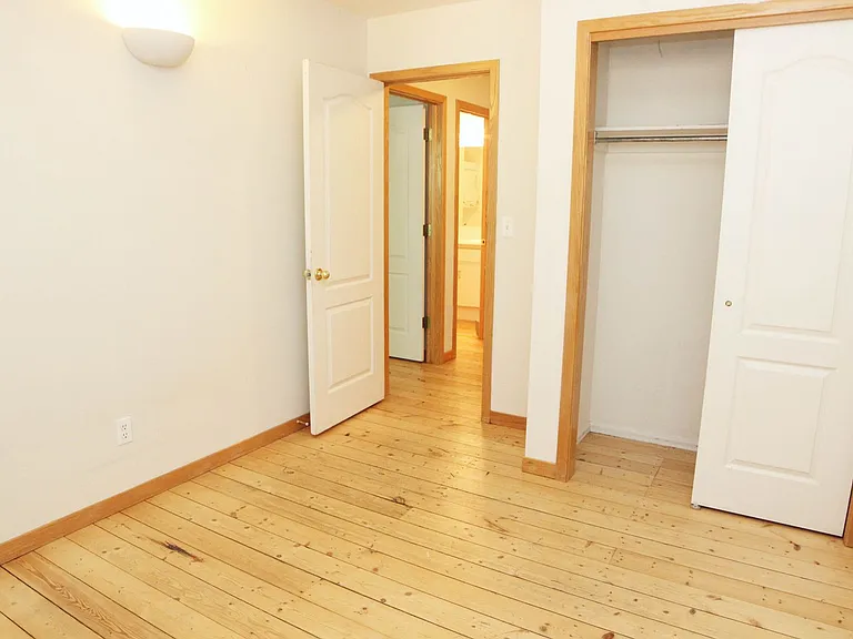 209 W Mulberry St — Photo 9