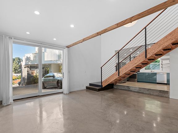 3rd image of 1662 Lucile Ave #3/4