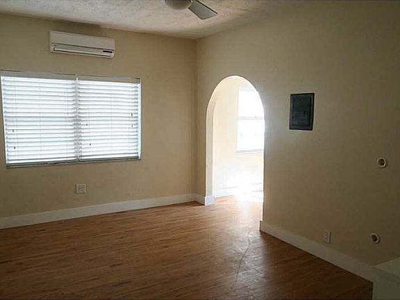 2nd image of 101 Washington Ave APT 4