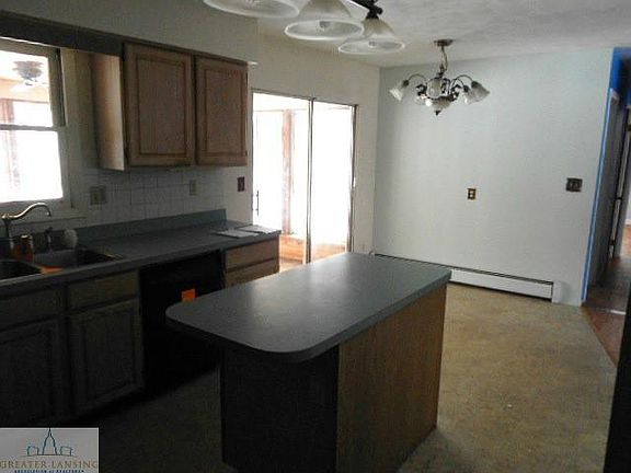 5th image of 415 N Church St