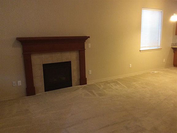 3rd image of 800 NE 115th Cir