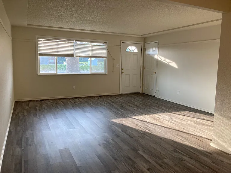 3804 S Cascade St — Photo 3