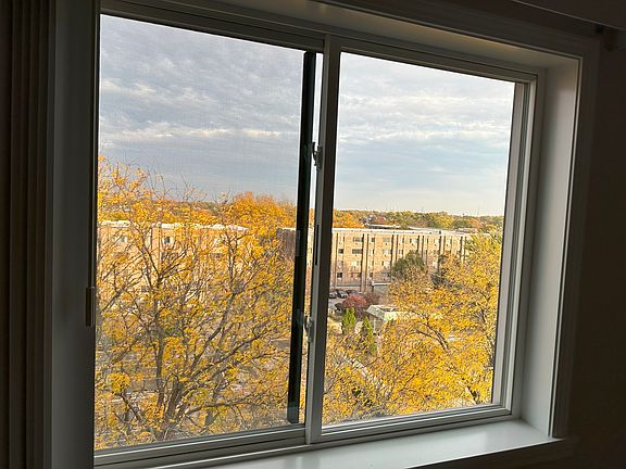 4th image of 8348 W Catherine Ave #401