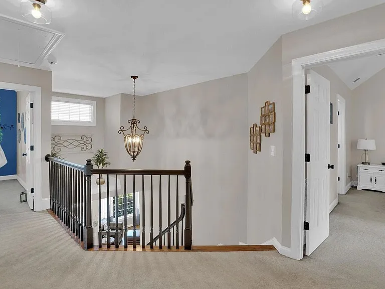 1005 Tarrytown Ln — Photo 16