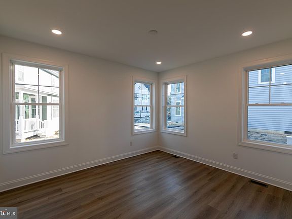 3rd image of 510 S Central Ave