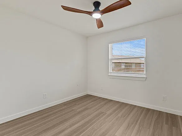 908 Isbell Rd — Photo 10