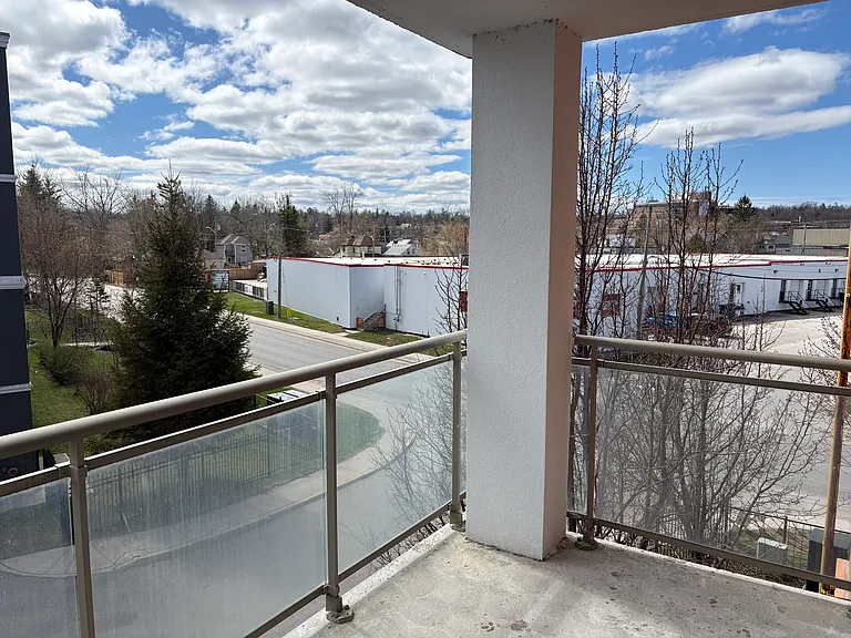 85 Barrie Rd — Photo 23