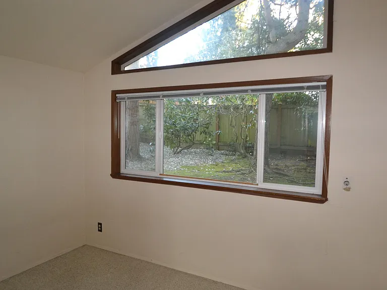 9522 1st Ave NE #B — Photo 8
