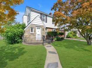 2418 169th St, Whitestone, NY 11357