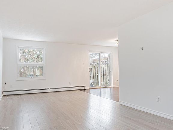 5th image of 643 Albert St #2