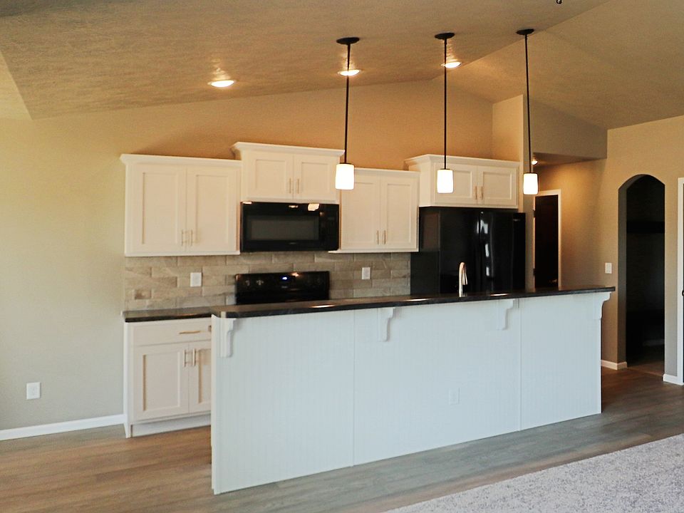 2nd image of 400 W Highpointe St #9VLH3J