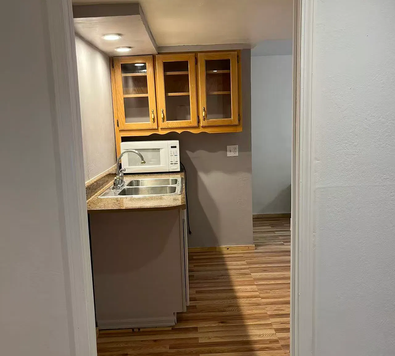 1 bed, 800 sqft, $1,300 — Photo 3