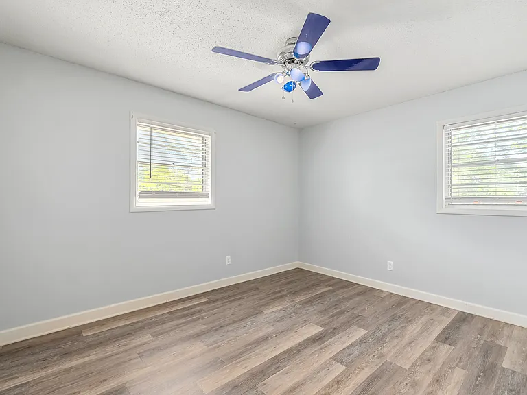 413 Springdale Dr — Photo 9