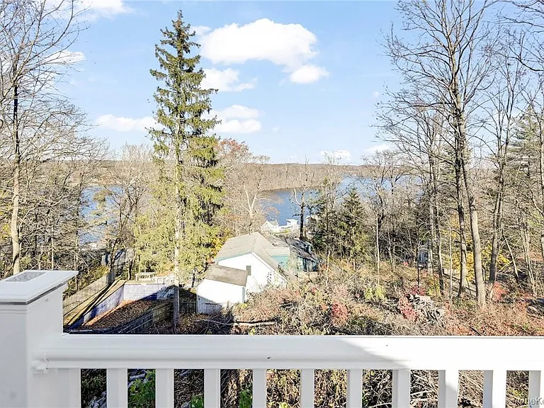 225 Hilltop St — Photo 11