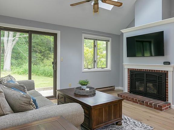 4th image of 18 Cedarbrook E #18
