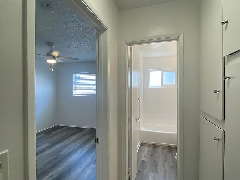 1019-1027 Cedar Ave — Photo 10