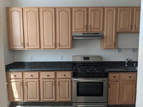 3rd image of 1675 Bush St #20