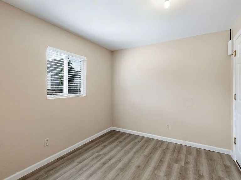 6276 Riverdale Dr — Photo 20