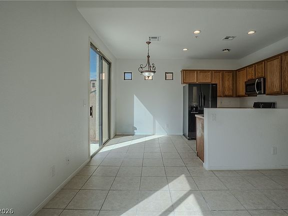 5th image of 8301 Strawberry Spring St