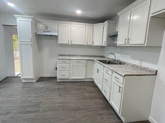 5th image of 3009 SW 20th St