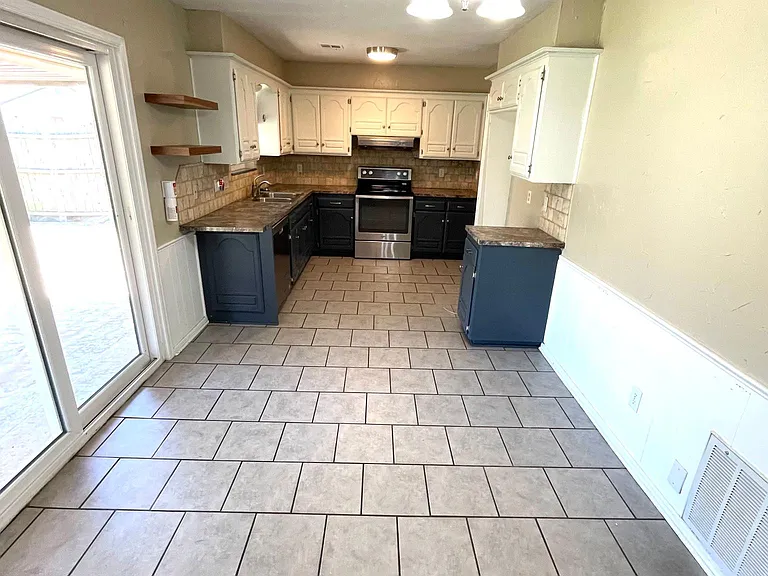908 Cooper Ln — Photo 11