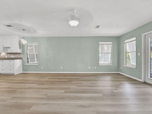 4th image of 93 Beachfront Trl
