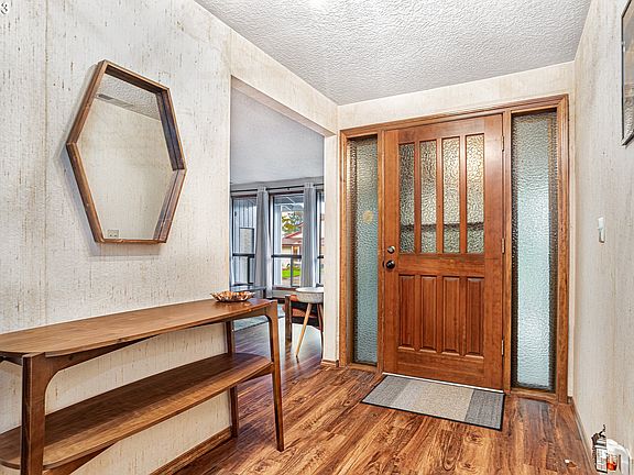 5th image of 1607 SE 121st Ave