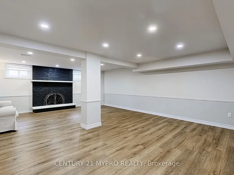 56 Bailey Cres #BASEMENT — Photo 3