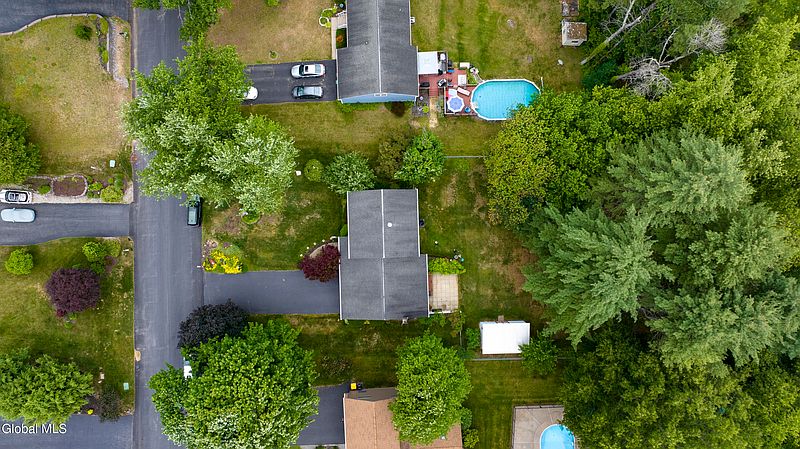 4th image of 12 Rip Van Lane