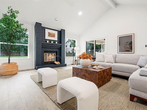 4th image of 604 Leisurewoods Dr