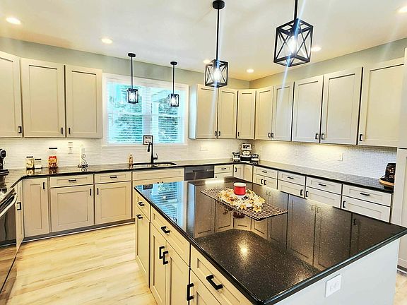 5th image of 304 Clearview Dr