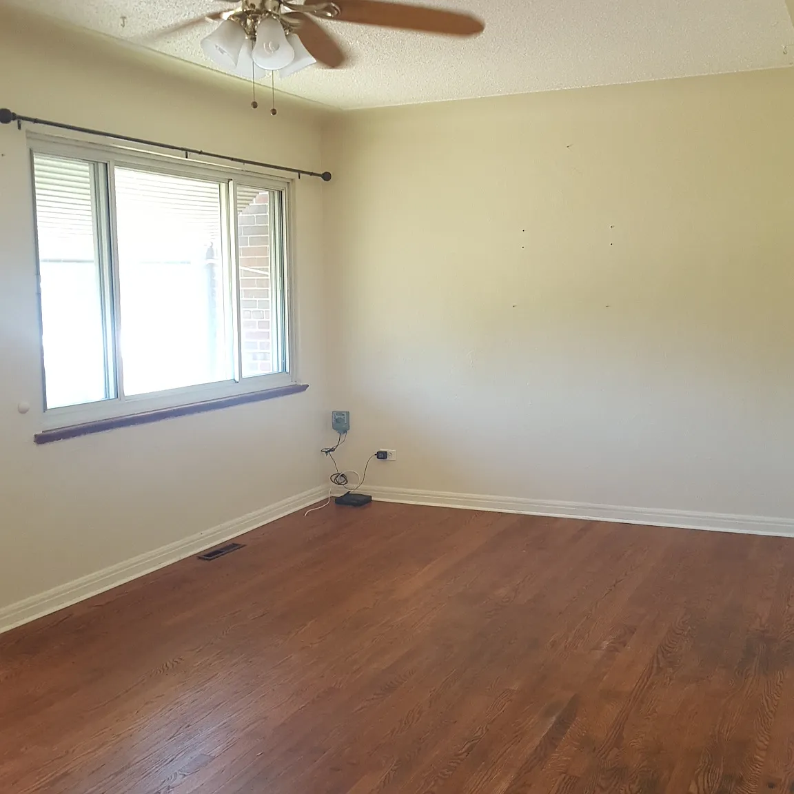 3 bed, 1031 sqft, $2,300 — Photo 2