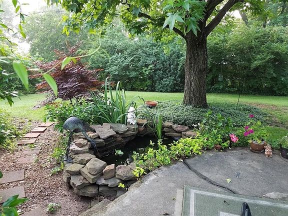 4th image of 1348 N Crestwood Dr