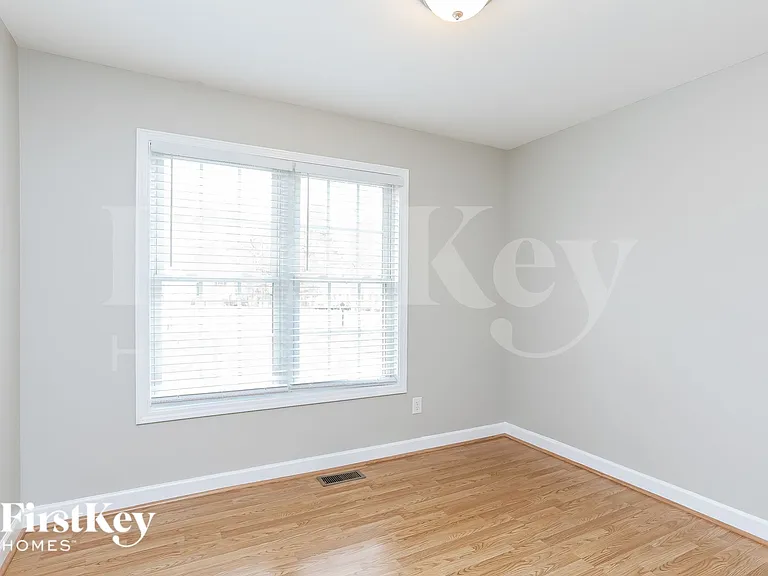 425 Kellywood Ct — Photo 11