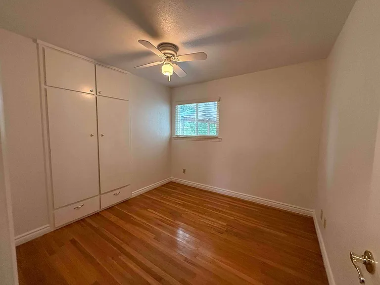 153 Waterglen Cir — Photo 16