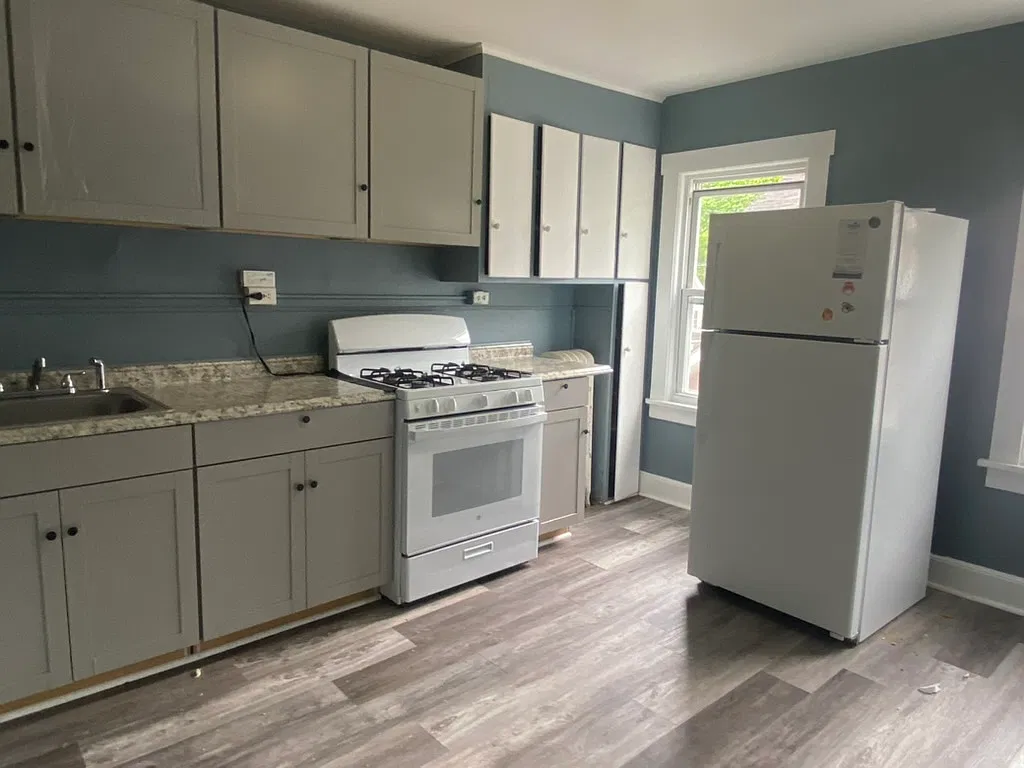 2 bed, 700 sqft, $1,600 — Photo 3