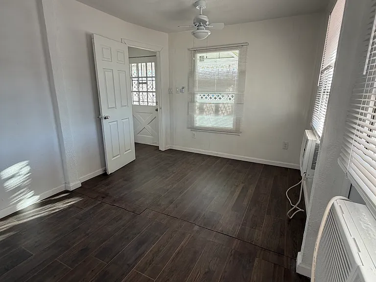 241 S California St — Photo 29